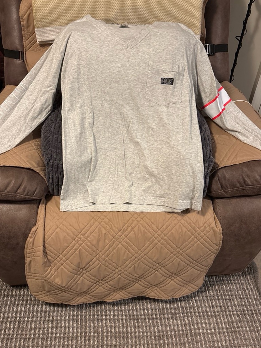 PINK Victoria's Secret Light Gray Long-Sleeve Pocket Tee w/ Decal Sleeves Size L